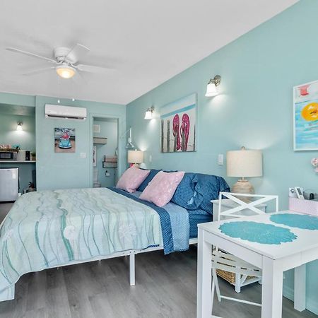 Latitude 26 Waterfront Boutique Resort - ボニータ・スプリングス エクステリア 写真