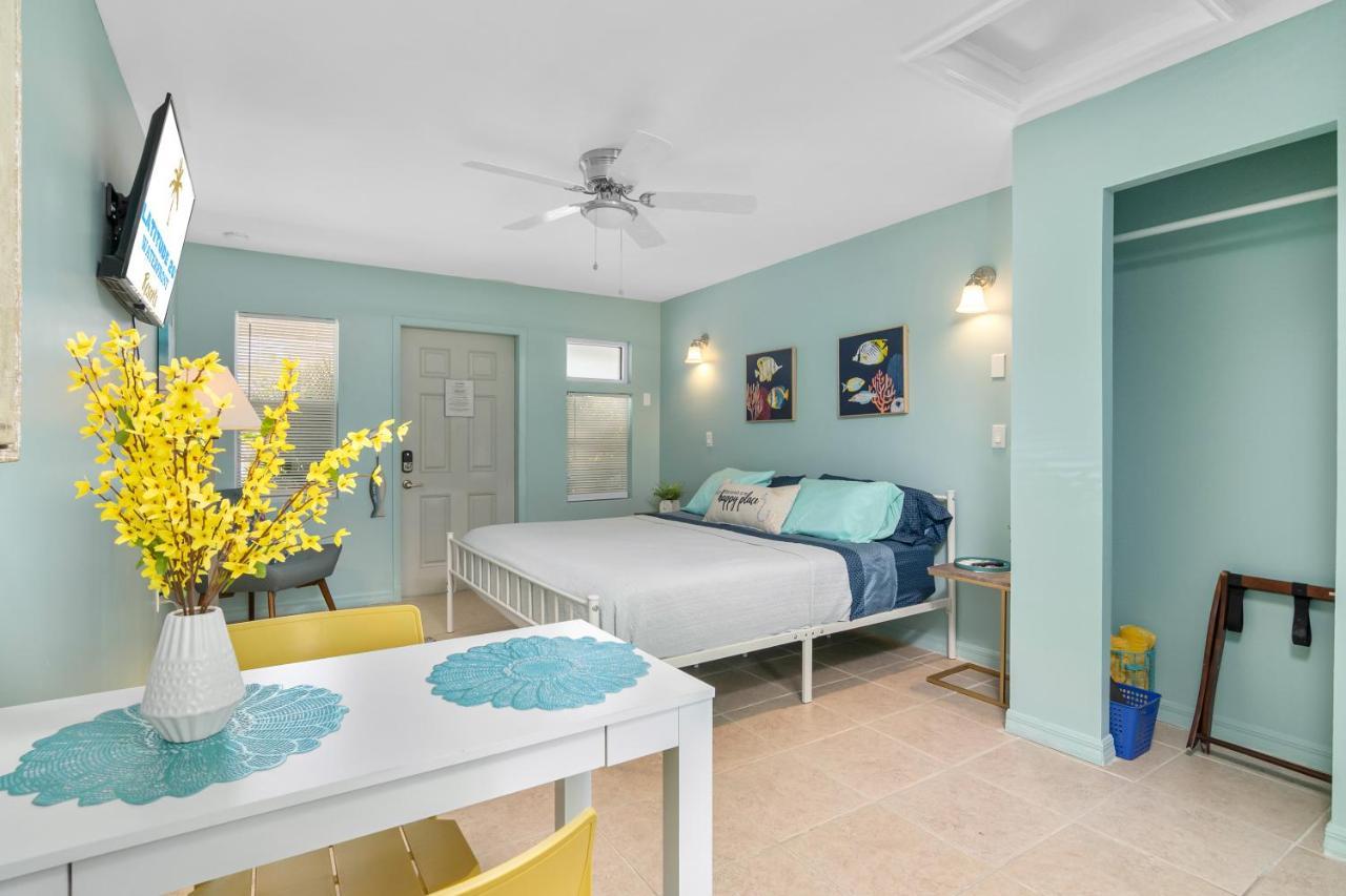 Latitude 26 Waterfront Boutique Resort - ボニータ・スプリングス エクステリア 写真