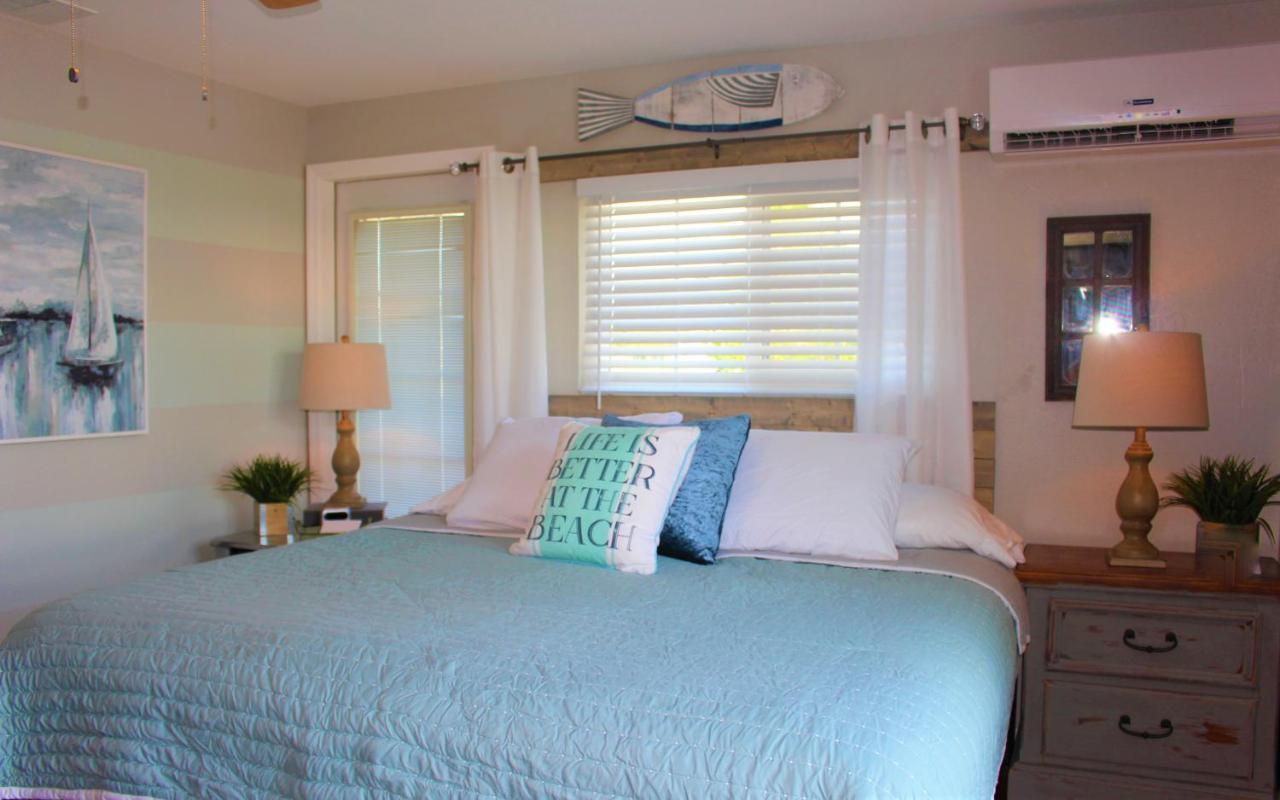 Latitude 26 Waterfront Boutique Resort - ボニータ・スプリングス エクステリア 写真